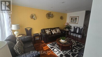 1052 Candlewood St in Ottawa, ON - Building Photo - Building Photo