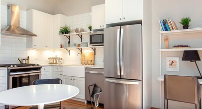 688 N La Salle Dr in Chicago, IL - Building Photo - Building Photo