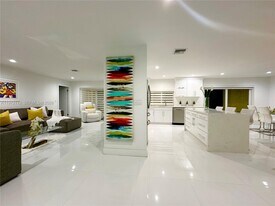 9230 SW 68th St in Miami, FL - Building Photo