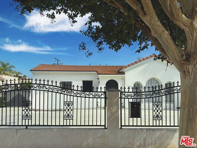 920 Cochran Ave in Los Angeles, CA - Building Photo - Building Photo