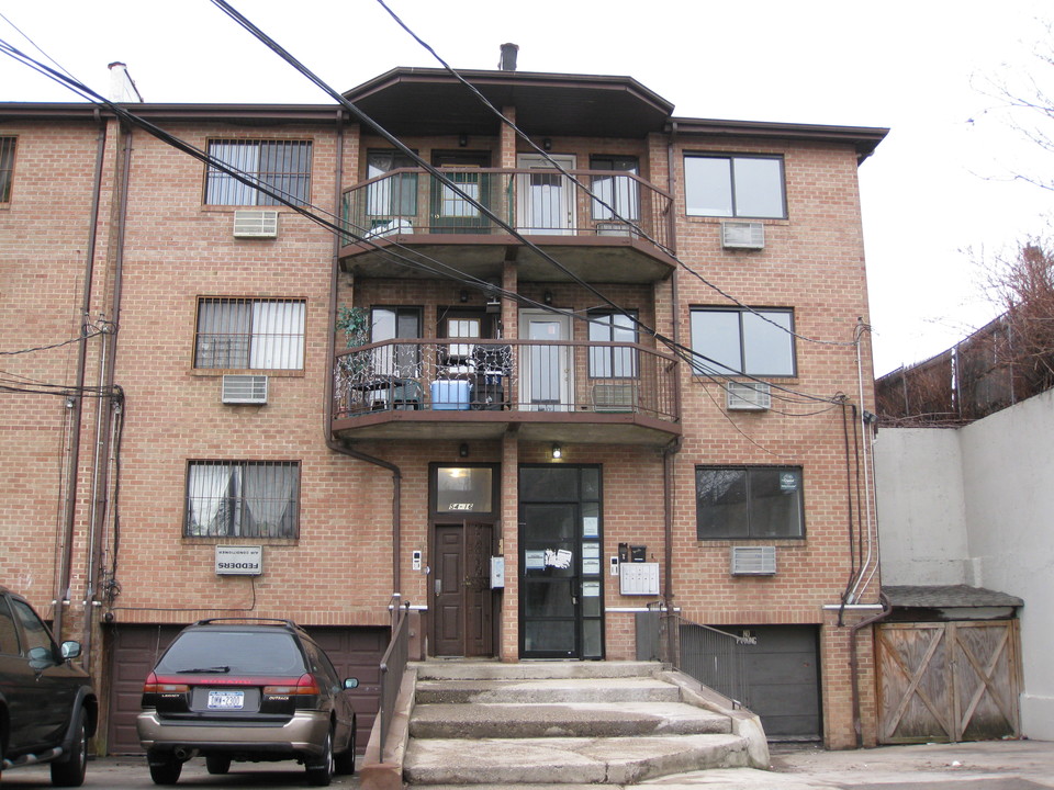 5414 73rd Pl in Flushing, NY - Foto de edificio