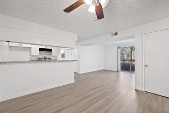 13266 Foothill Blvd in Los Angeles, CA - Foto de edificio - Building Photo