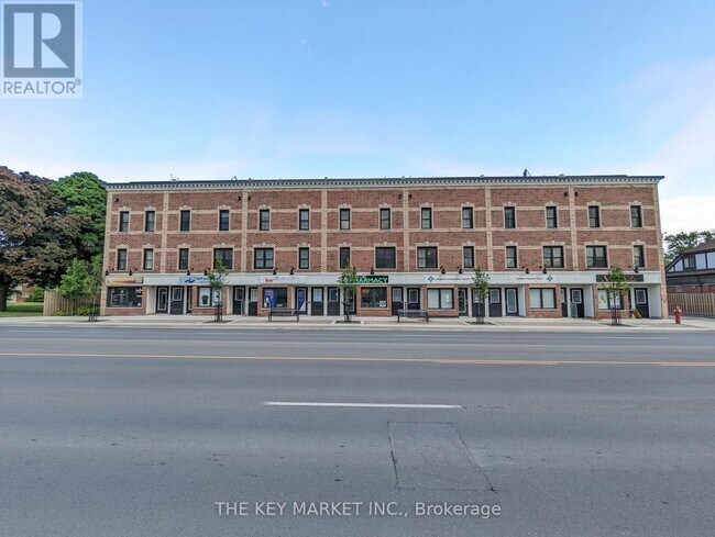 760-760 Lakeshore Rd E in Mississauga, ON - Building Photo - Building Photo