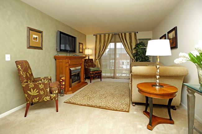 Rochester Ridge in Rochester, MI - Building Photo - Interior Photo