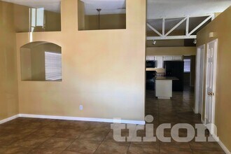 2232 Ladue Dr in Las Vegas, NV - Foto de edificio - Building Photo