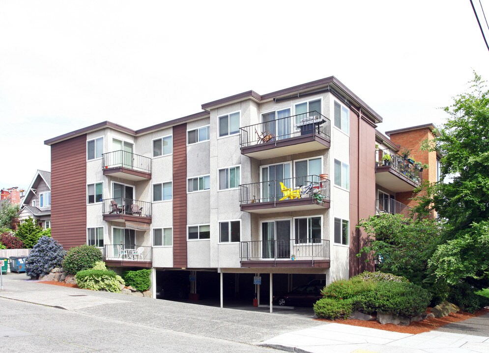 Sandra Apartments in Seattle, WA - Building Photo