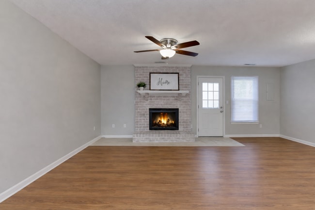 425 Rennie Ct in Virginia Beach, VA - Foto de edificio - Building Photo