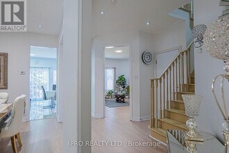 14 Vanwood Crescent in Brampton, ON - Building Photo - Building Photo