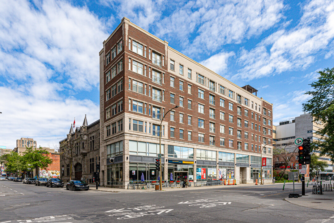 321 du Président-Kennedy in Montréal, QC - Building Photo