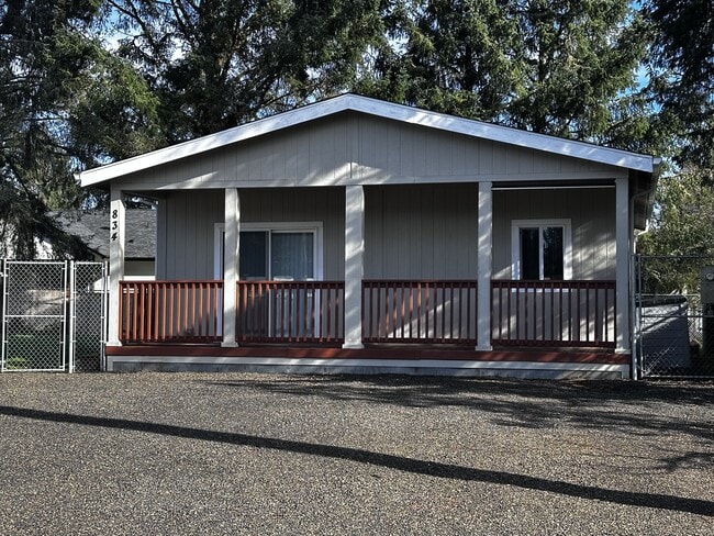 property at 834 Teal Ct SE