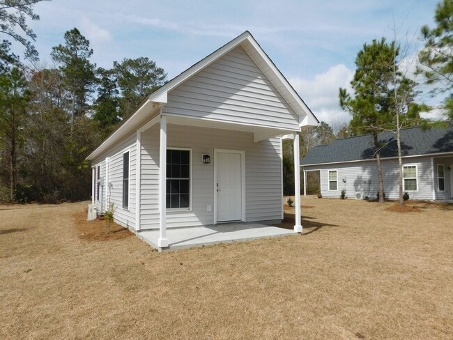 160 Alexander Wy S in Grantsboro, NC - Building Photo - Building Photo