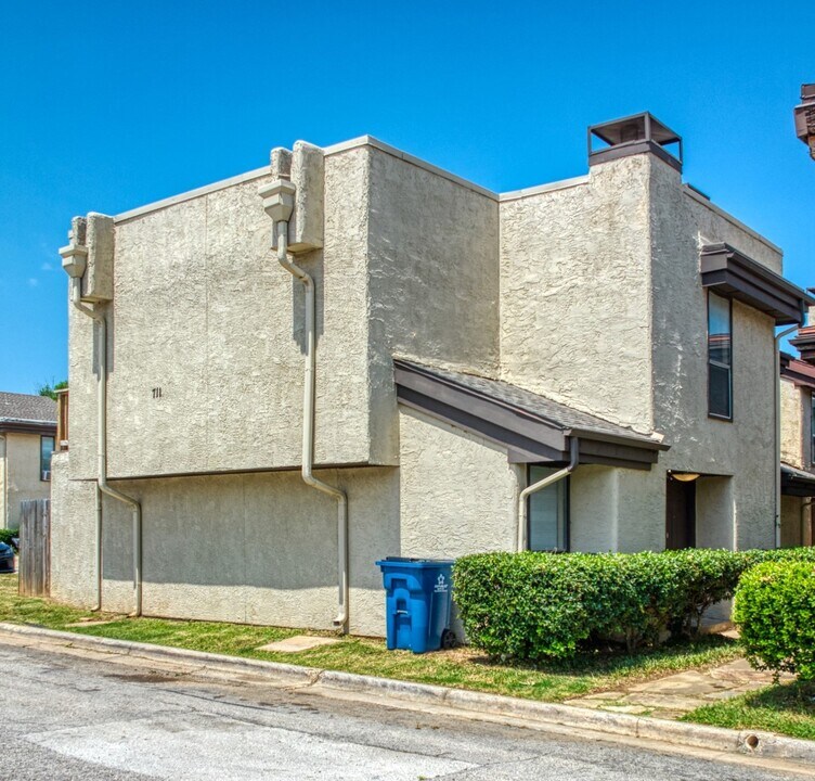 711 Harbour Town Dr in Lake Dallas, TX - Building Photo