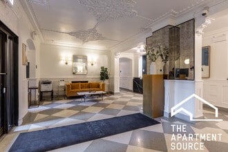 1200 N La Salle Dr, Unit 427 in Chicago, IL - Building Photo - Building Photo