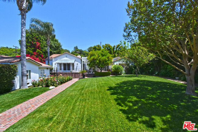 4177 Kester Ave in Los Angeles, CA - Building Photo - Building Photo