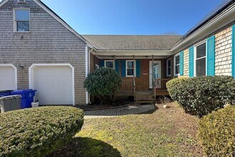 29 Williston Rd in Bourne, MA - Building Photo - Building Photo
