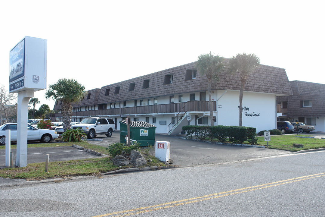 55 Vining Ct in Ormond Beach, FL - Foto de edificio