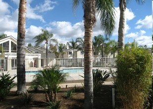 Citrus Court Apartments in Escondido, CA - Foto de edificio - Building Photo