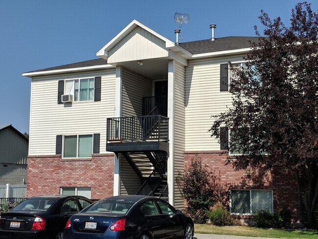 215 W Center St in Sugar City, ID - Building Photo - Building Photo