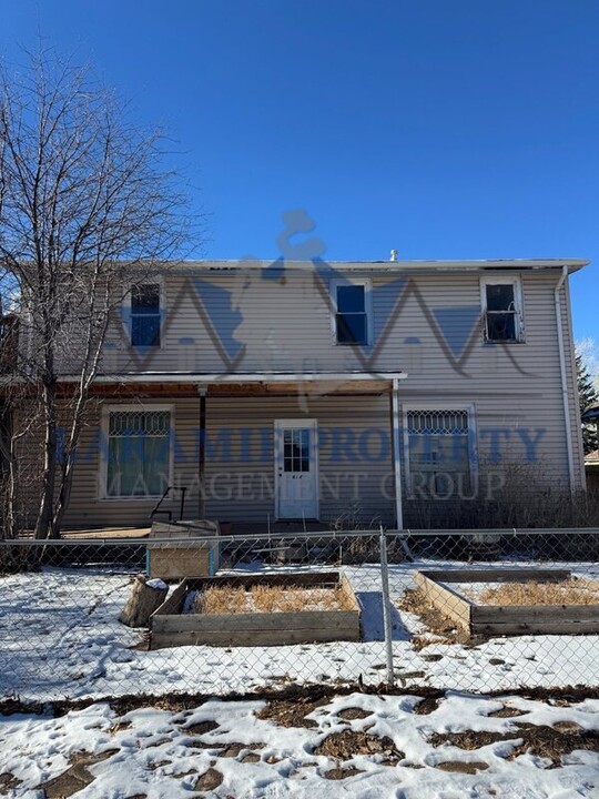 614 S 5th St in Laramie, WY - Building Photo