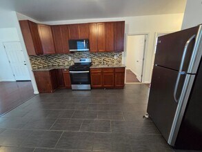 222 Amherst St, Unit 1 in East Orange, NJ - Building Photo - Building Photo
