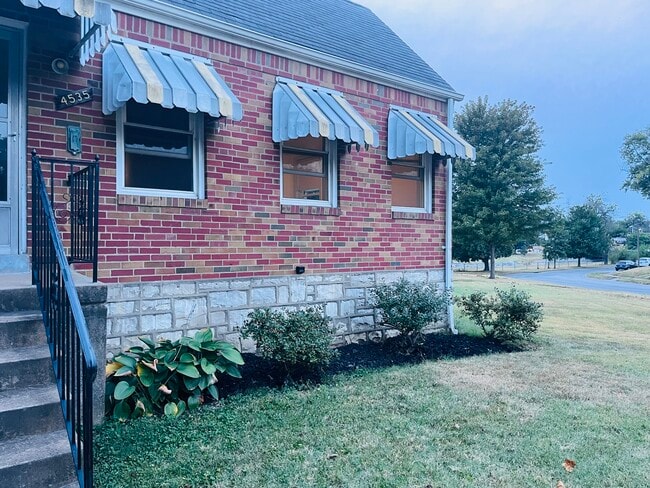 4535 Wabash Ave in St. Louis, MO - Foto de edificio - Building Photo