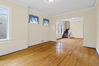 8204 S Marquette Ave in Chicago, IL - Building Photo - Building Photo