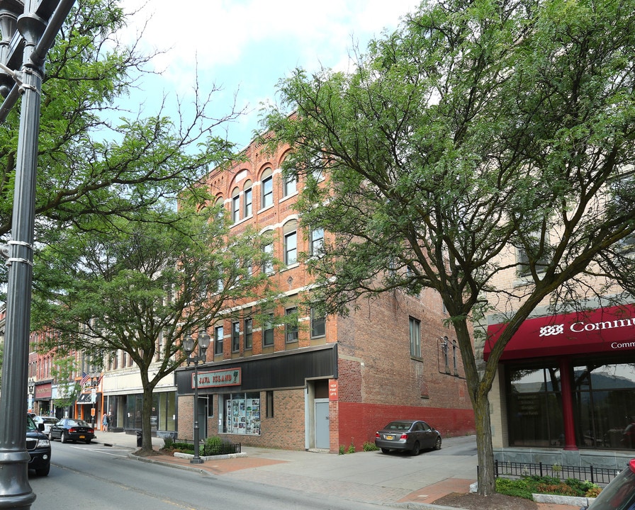 227-231 Main St in Oneonta, NY - Foto de edificio