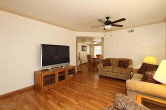 750 E Northern Ave, Unit #1061 in Phoenix, AZ - Foto de edificio - Building Photo