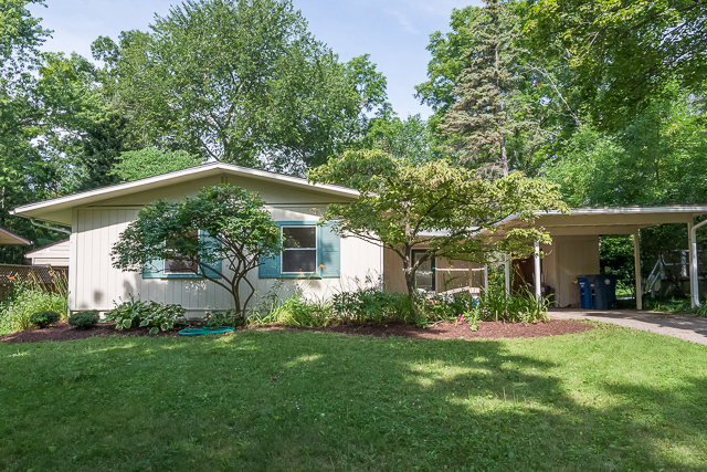 1217 Morningside Dr in Ann Arbor, MI - Foto de edificio