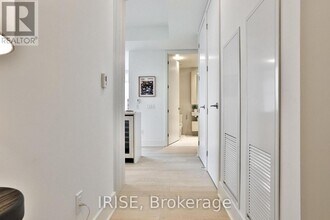 11 Yorkville Ave in Toronto, ON - Building Photo - Building Photo