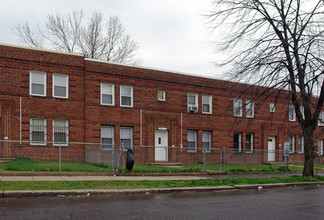 2013 I St NE in Washington, DC - Foto de edificio - Building Photo