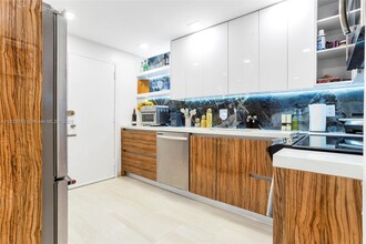 2821 N Miami Beach Blvd in North Miami Beach, FL - Building Photo - Building Photo