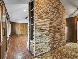 8 Shadowood St in Conroe, TX - Building Photo