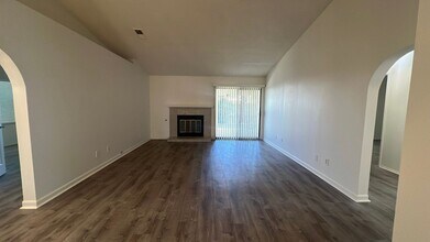 1349 W Ave H 8 in Lancaster, CA - Building Photo - Building Photo