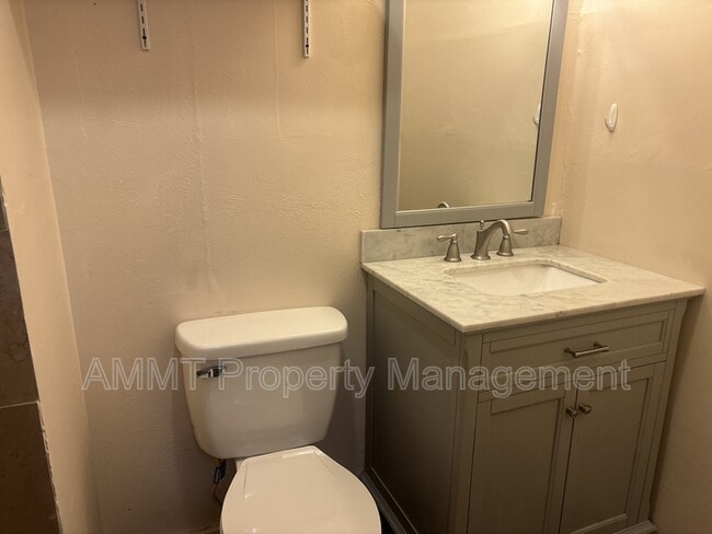 145 E Main St in Lisbon, IA - Foto de edificio - Building Photo