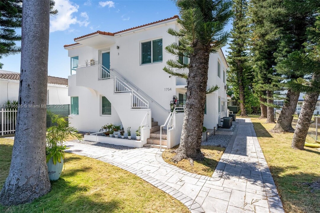 1754 Marseille Dr in Miami Beach, FL - Building Photo