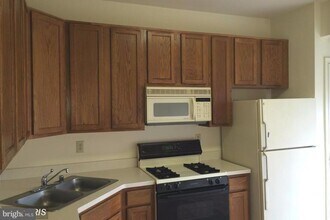 7300 Rocky Creek Dr in Columbia, MD - Foto de edificio - Building Photo