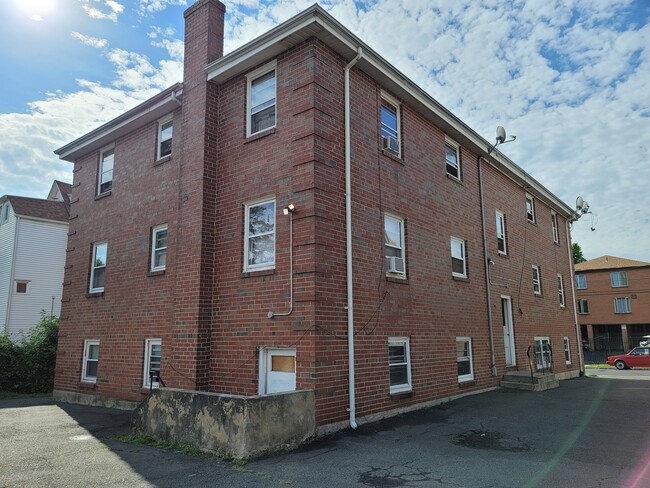 44 Otis St in Hartford, CT - Building Photo - Building Photo