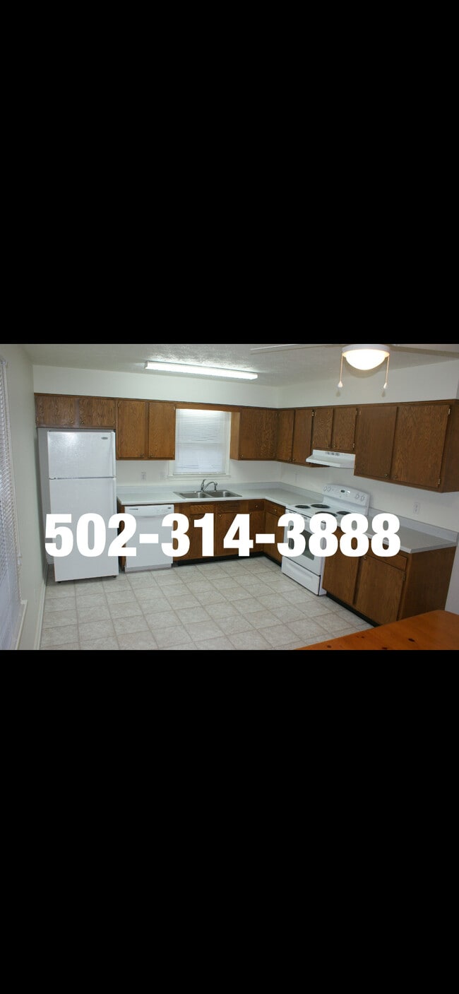 1808 Oakwood Dr in Shelbyville, KY - Foto de edificio - Building Photo