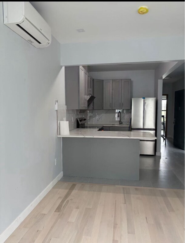 546 Van Buren St in Brooklyn, NY - Building Photo - Building Photo