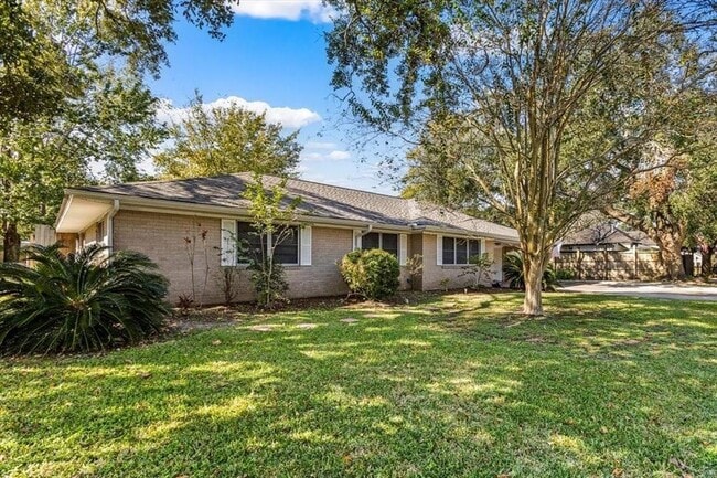 property at 211 S Iowa Ave
