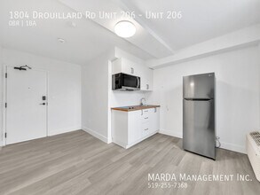 1804 Drouillard Rd in Windsor, ON - Building Photo - Building Photo