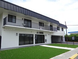 5980 SW 40th Ave in Dania Beach, FL - Building Photo