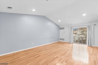 176 Potomac Dr in Bernards, NJ - Building Photo - Building Photo