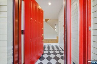 12 Sandburg Ct in Mahwah, NJ - Building Photo - Building Photo