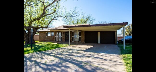 property at 906 Dosia Cir