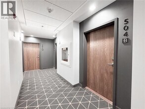 504 Northfield Dr E in Waterloo, ON - Building Photo - Building Photo