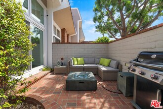 13072 Maxella Ave in Marina Del Rey, CA - Building Photo - Building Photo