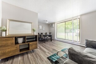 Lakeland Commons in Euclid, OH - Building Photo