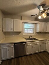 502 W Hilltop Ct in Jacksonville, NC - Foto de edificio - Building Photo